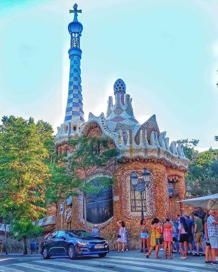 màu sắc rực rỡ - điểm nhấn của công viên Guell ở Barcelona