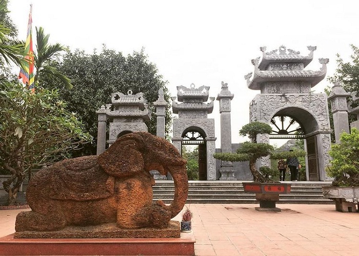 stone elephant - interesting point at the relic of Trang Kenh Hai Phong