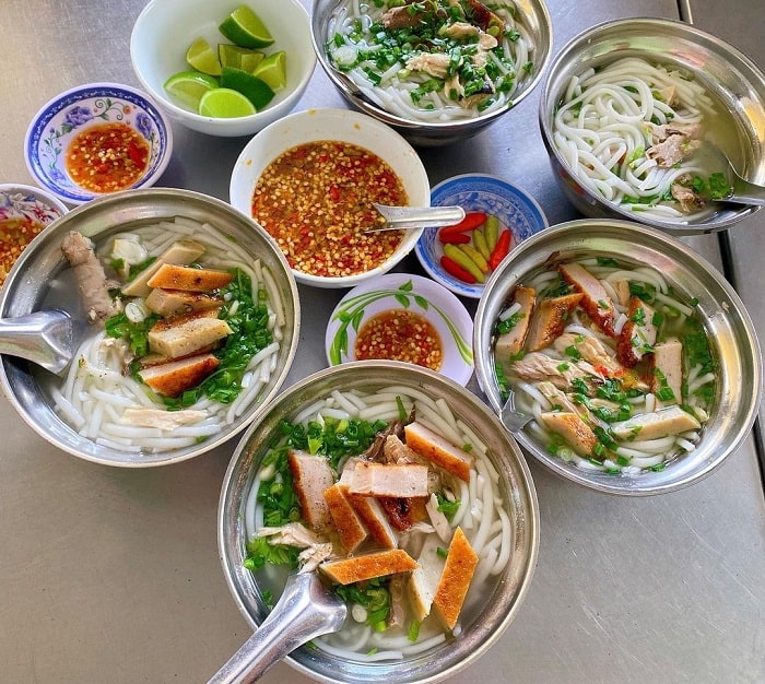 Nhuong Banh Canh - the famous fish cake shop in Ninh Thuan 