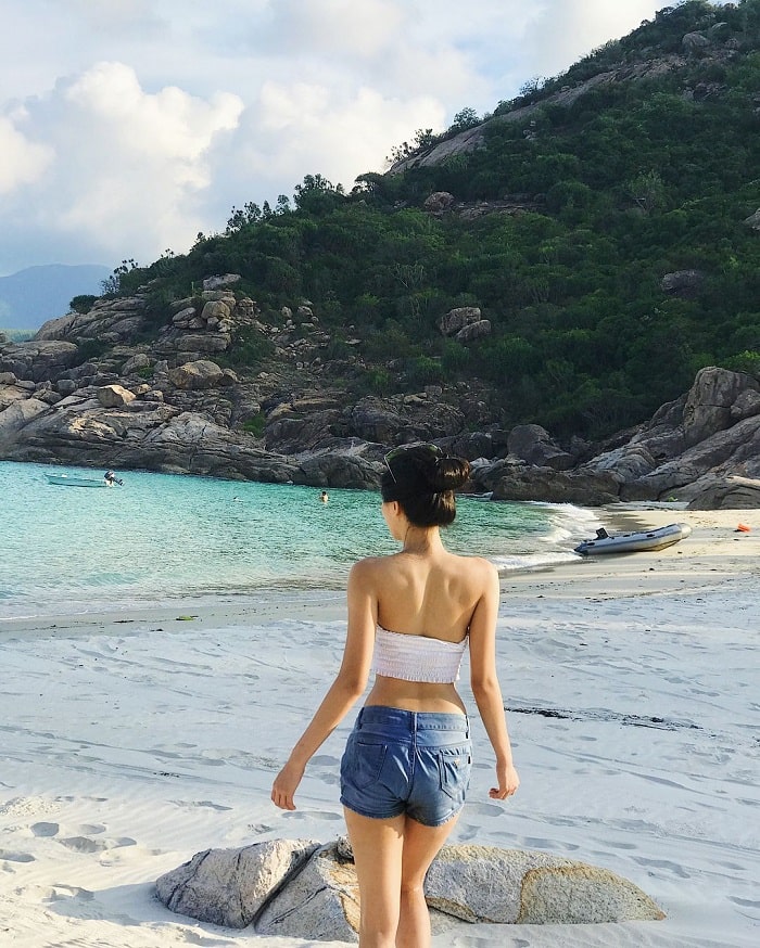 Bãi Robinson đảo Dừa - bãi biển ít người biết hấp dẫn ở Nha Trang 