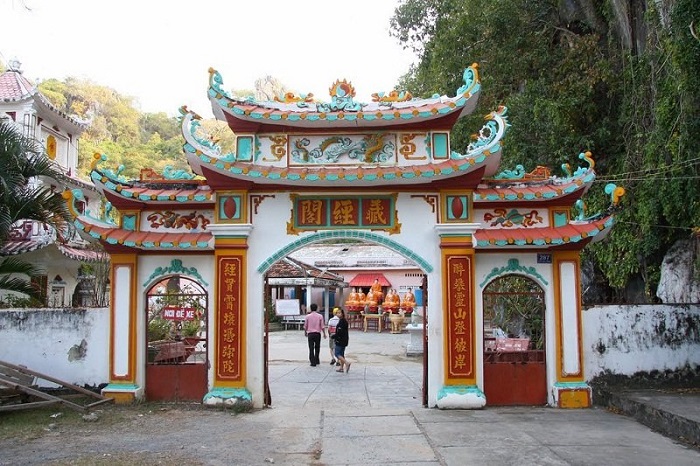 tourist attractions in Ha Tien - Hang Pagoda