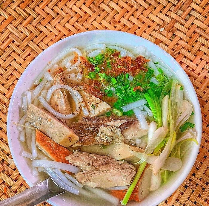 Delicious fish cake soup shop in Ninh Thuan