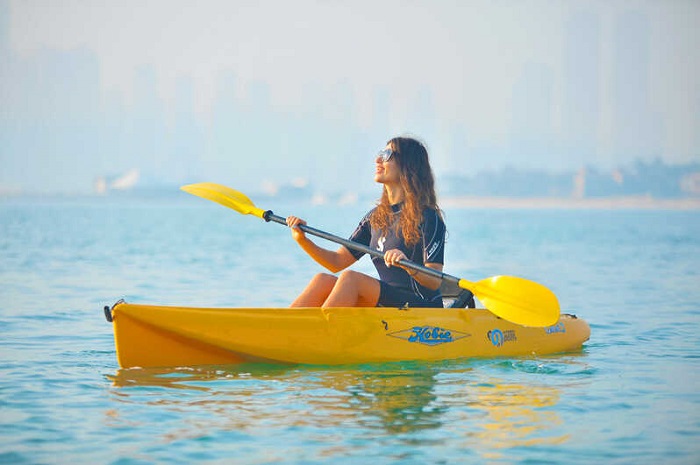 Chèo thuyền kayak trên bờ biển Dubai - đảo Palm Jumeirah Dubai
