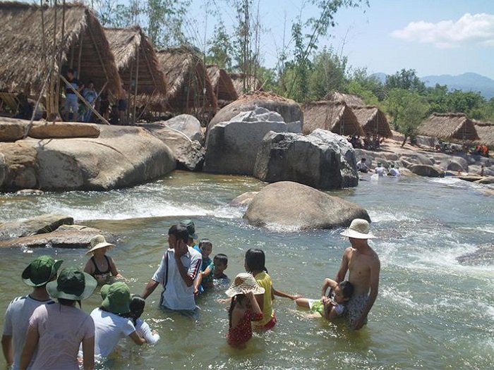 Bu Dop eco-tourism area - river bathing