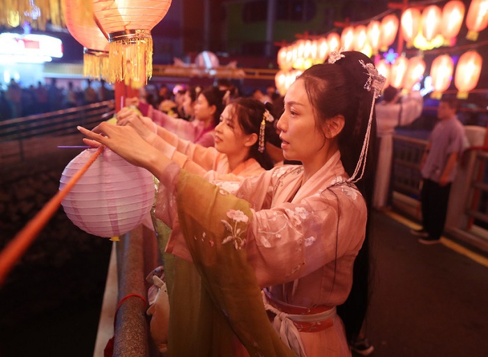 Lễ Thất Tịch - lễ hội lớn ở Trung Quốc dành cho các cặp đôi 