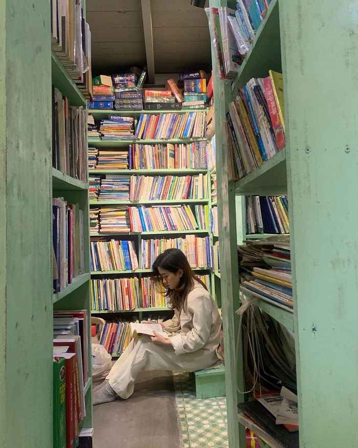 Mao Bookstore is a beautiful bookstore in Vietnam