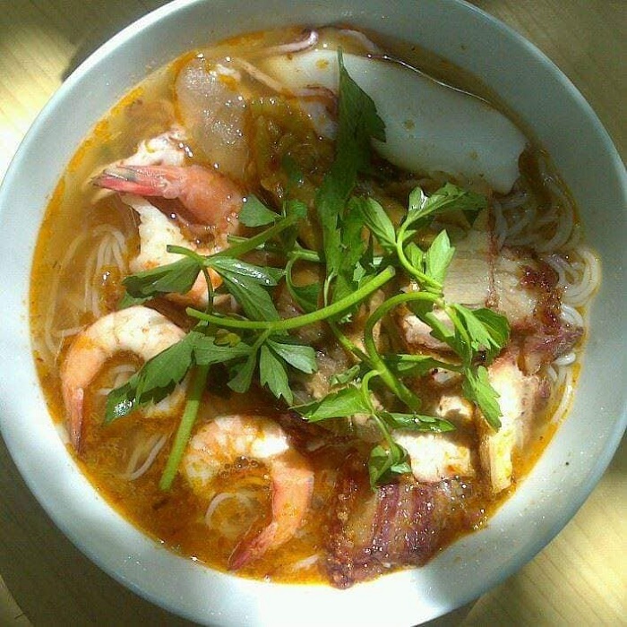 Delicious breakfast restaurants in Rach Gia - famous Ut Oi fish noodle soup