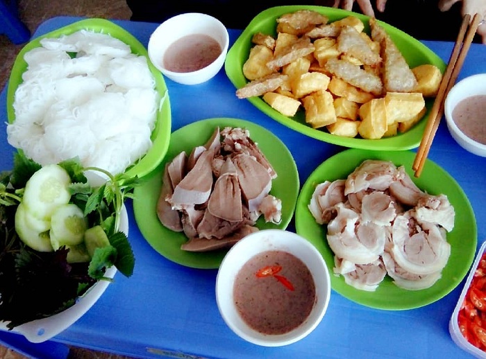 Bún đậu Phan Phù Tiên là quán bún đậu mắm tôm ngon ở Hà Nội 