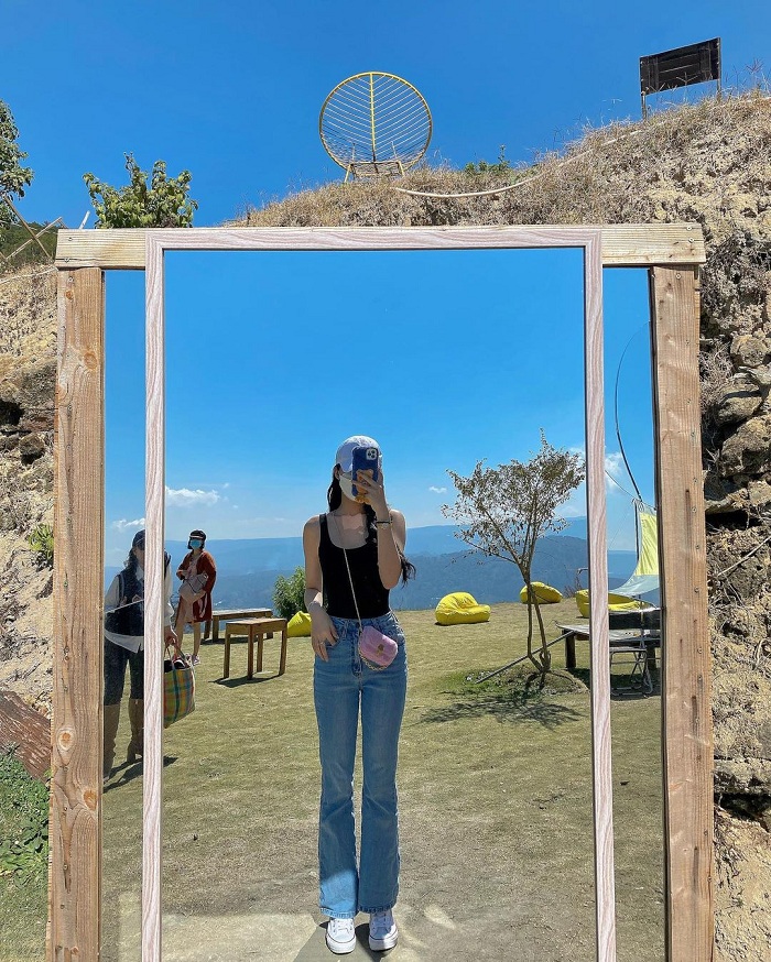 Green Smoke Valley is a cafe with virtual mirrors in beautiful Da Lat