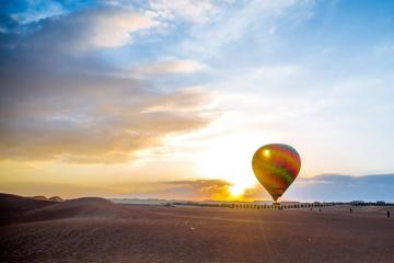 Bay trên sa mạc Ả Rập với trải nghiệm khinh khí cầu ở Dubai