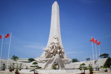 Tượng đài chiến thắng Đồng Xoài - di tích lịch sử thu hút du khách ở Bình Phước