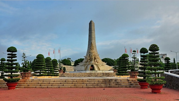 Dong Xoai Victory Monument - places to visit