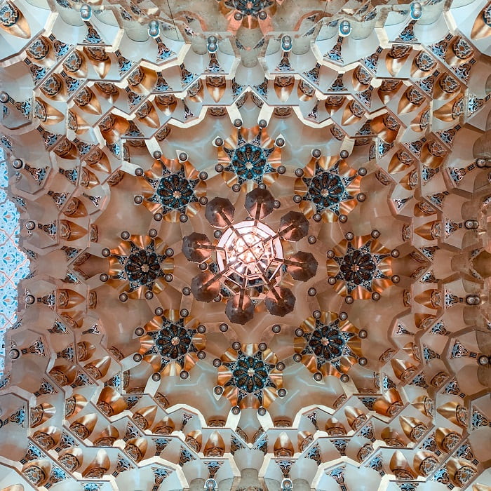Kiến trúc nổi bật của Qasr Al Watan được thiết kế trên mái vòm - tham quan Qasr Al Watan