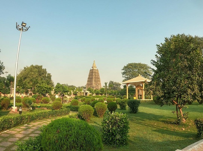Bên trong sân vườn của Bodh Gaya Ấn Độ