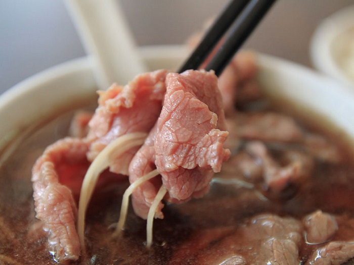 Súp thịt bò - Những lát thịt bò trong súp có màu hồng và ngon - Lịch trình du lịch Đài Nam