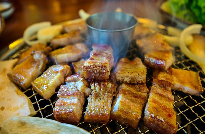 Đặc sản thịt lợn đen nướng - Những hòn đảo đẹp nhất Hàn Quốc