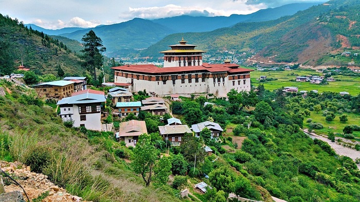 Paro Rinpung Dzong là điểm tham quan gần ni viện Kila Gompa