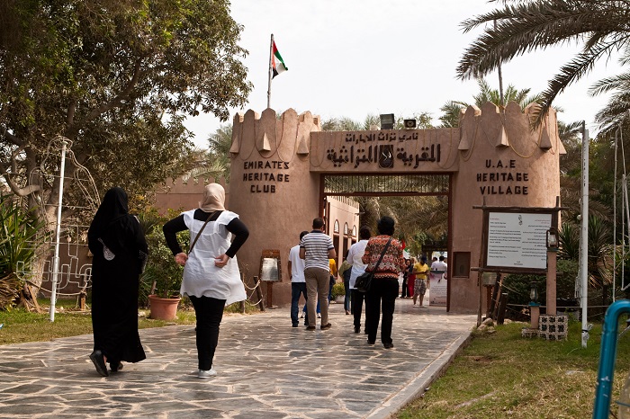 Cổng vào Làng Di sản Abu Dhabi