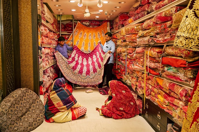Quần áo dành cho phụ nữ ở Ấn Độ đầy màu sắc - Mua gì ở Ấn Độ