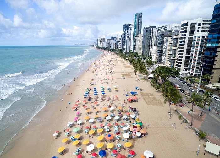 Bãi biển Boa Viagem là điểm tham quan ở thành phố Recife Brazil