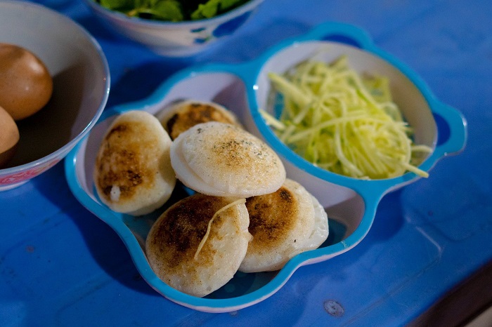 Quán ăn ngon ở đảo Phú Quý - Bánh căn bà Tôn