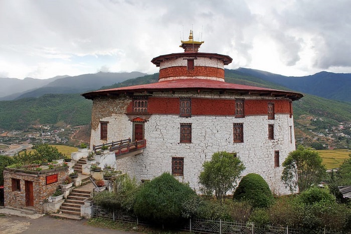 Bảo tàng Quốc gia Bhutan là điểm tham quan gần ni viện Kila Gompa