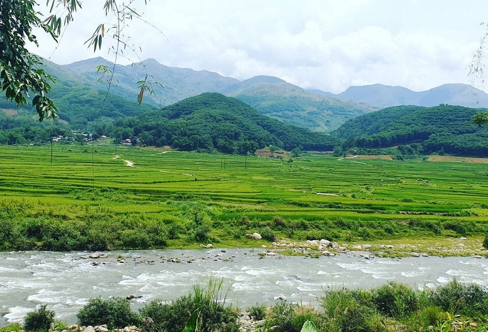Cao nguyên Dào San có núi rừng, ruộng lúa, suối mát