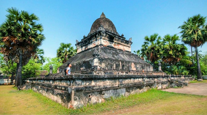 Sống ảo ở chùa Wisunarat Lào
