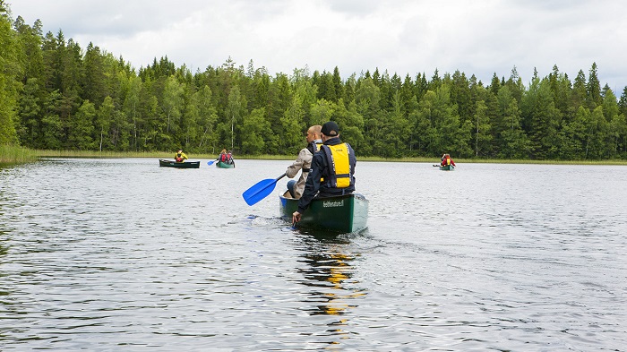 chèo thuyền là điều cần làm ở công viên quốc gia Nuuksio