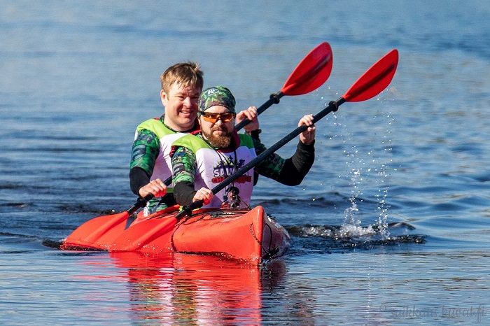 Chèo thuyền kayak là hoạt động thú vị tại hồ Saimaa Phần Lan và khu vực xung quanh