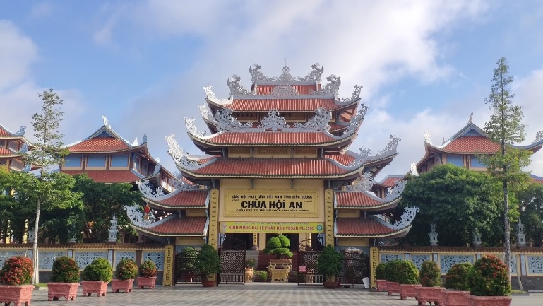 kiến trúc độc đáo của chùa Hội An Bình Dương 