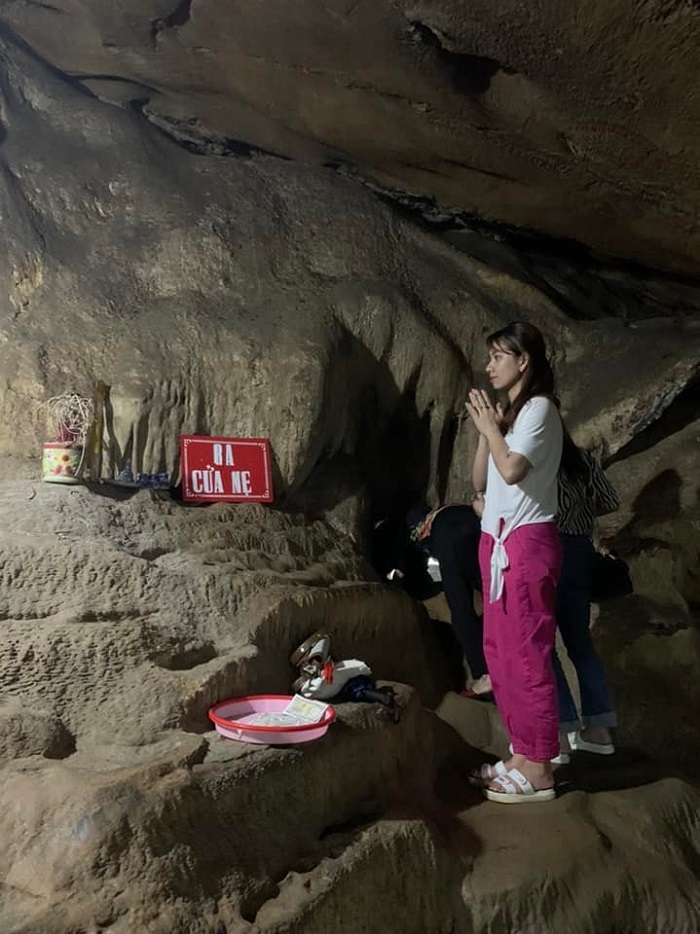 Bên trong các hang động ở chùa Tiên Hòa Bình rất đẹp