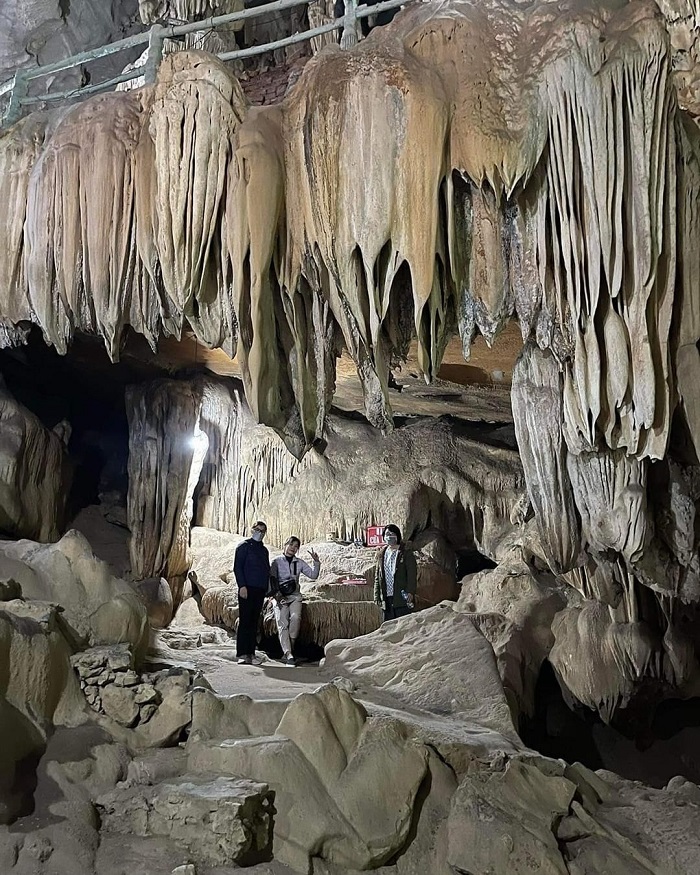Chùa Tiên Hòa Bình có nhiều hang động xung quanh