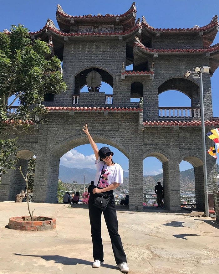 Cổng tam quan ở Trùng Sơn Cổ Tự Ninh Thuận 
