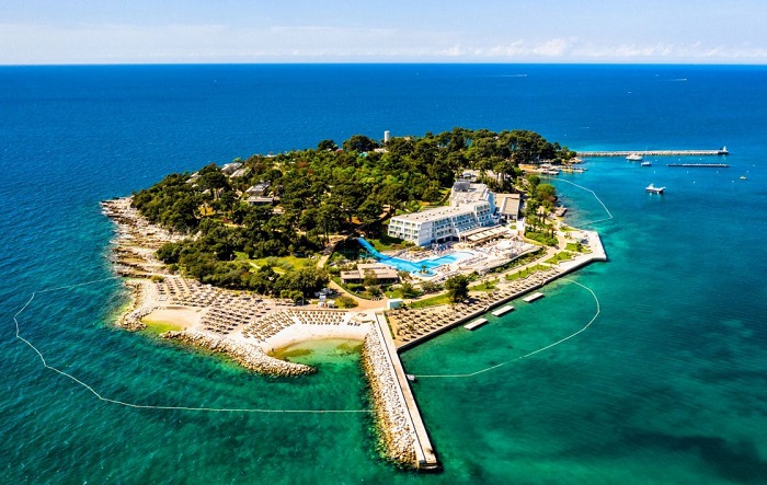 Đảo Thánh Nicholas là điểm tham quan ở thị trấn Porec Croatia