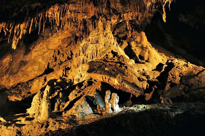 Động Szent István là hang động ở vườn quốc gia Bukk Hungary