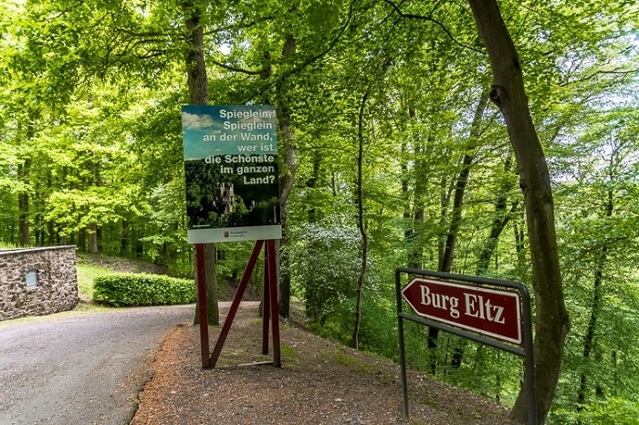 Lối vào lâu đài Burg Eltz