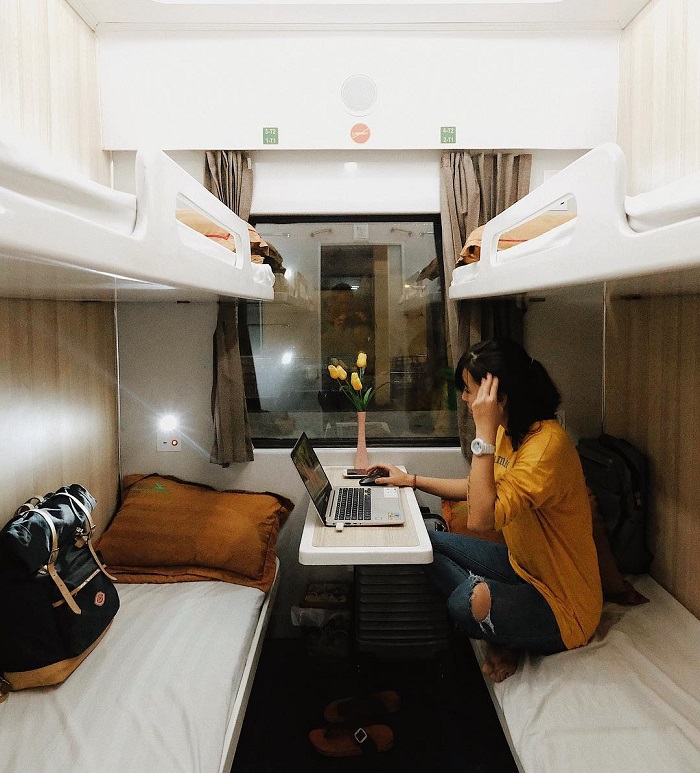 Ghế giường nằm khi đi tàu ở ga Nha Trang 