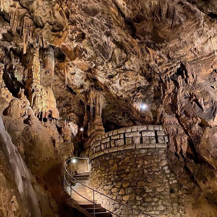 Hang Anna là hang động ở vườn quốc gia Bukk Hungary