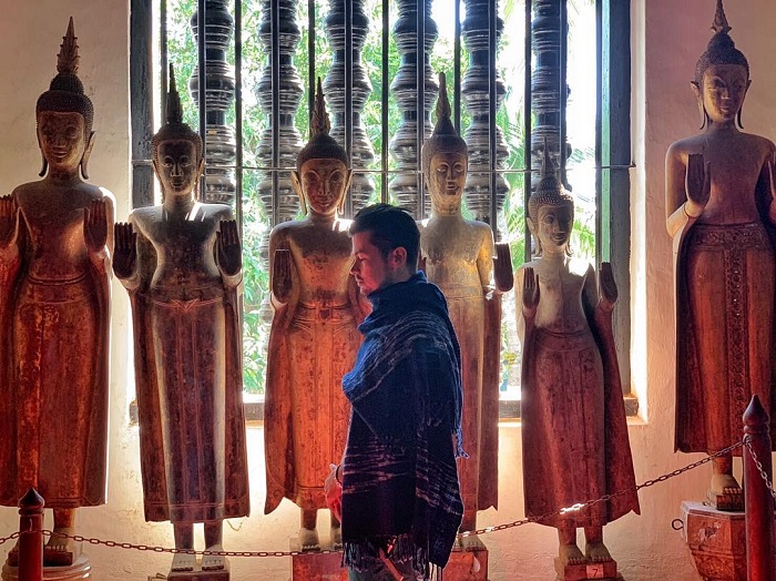 Check in ở chùa Wisunarat Lào
