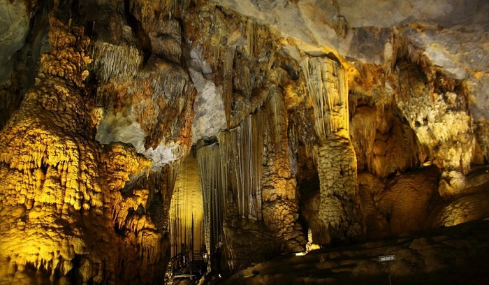 Explore Xa Nhe commune and go to Xa Nhe cave to see a unique cave