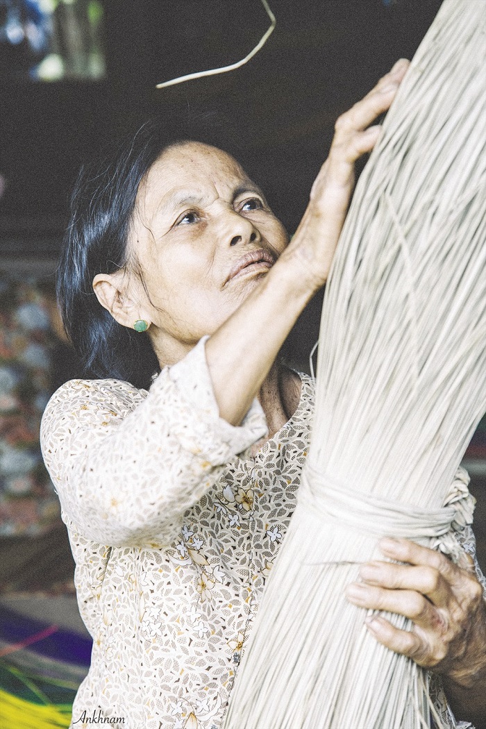 Làng chiếu Cẩm Nê là làng nghề dệt chiếu ở Việt Nam có chất lượng cao