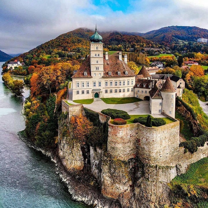 Ghé thăm lâu đài Schonbuhel là điều nên làm ở thị trấn Krems Áo