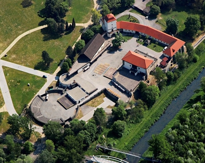 Lâu đài Silesian Ostrava là điểm tham quan ở thành phố Ostrava Séc 