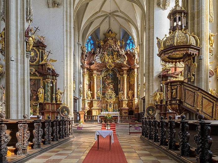 Ghé đến nhà thờ Piaristenkirche là điều nên làm ở thị trấn Krems Áo