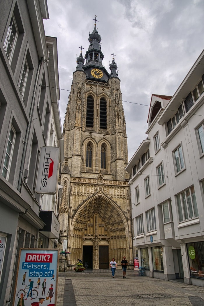 Nhà thờ Thánh Martin là điểm tham quan nổi bật ở thành phố Kortrijk