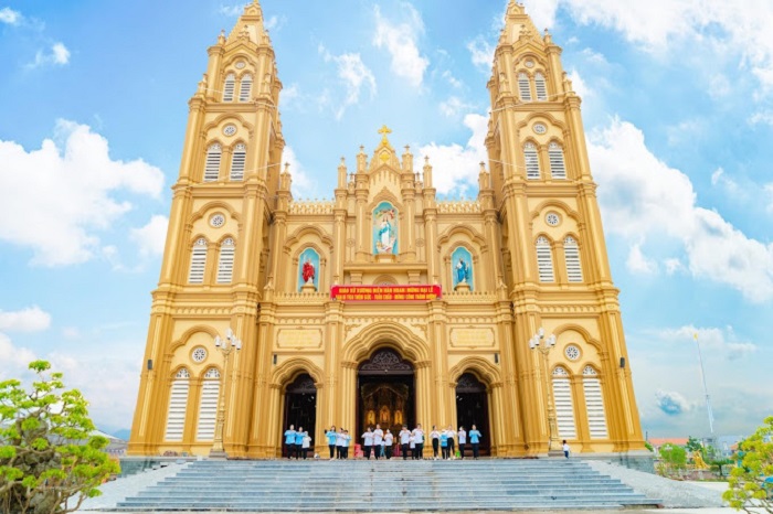 Độc đáo kiến trúc dát vàng của nhà thờ Xương Điền Nam Định