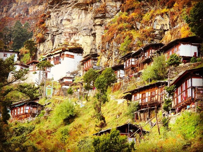 Các ngôi nhà gỗ ở ni viện Kila Gompa Bhutan