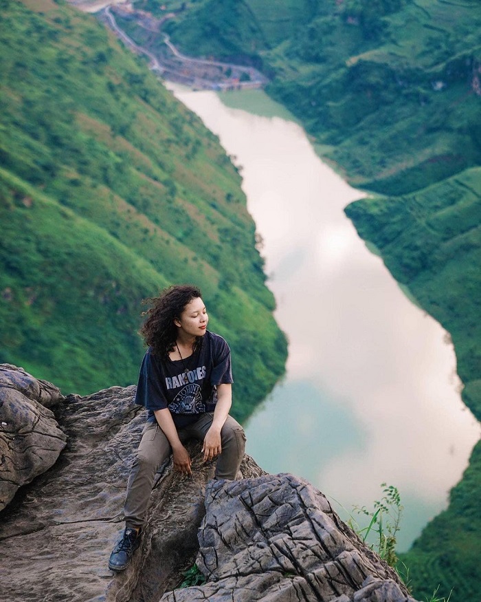 Nhị Đặng là nữ travel blogger Việt Nam nổi tiếng với những chuyến du lịch bụi