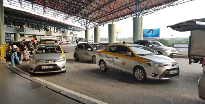 phương tiện đi sân bay Nội Bài - taxi của sân bay